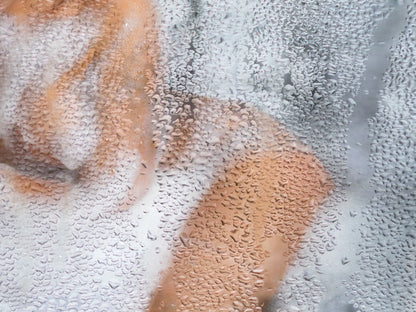 #09 Emilia – Private Moments